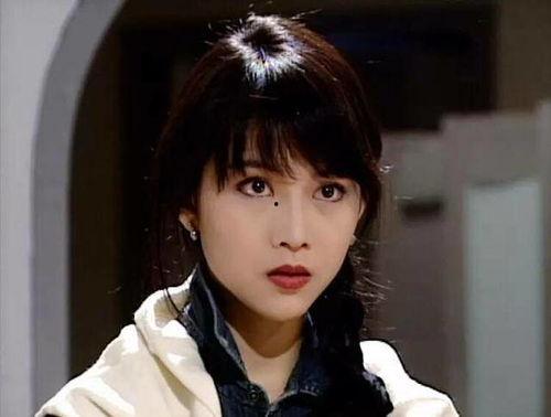 蔡少芬深夜吃瓜图片高清,女神魅力依旧