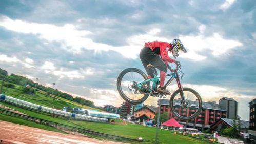 滑雪吃田瓜,滑雪场上的趣味田瓜盛宴