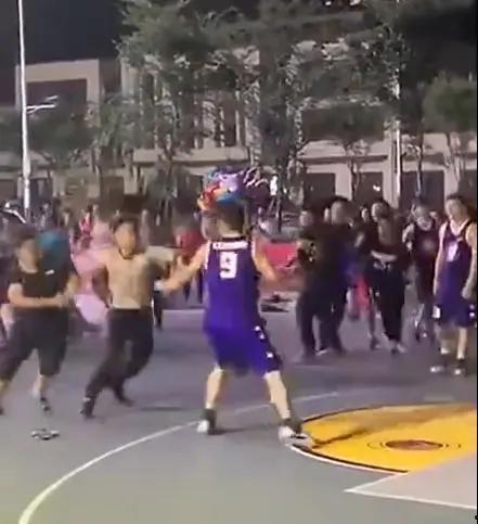 野球场吃瓜,吃瓜群众眼中的篮球江湖