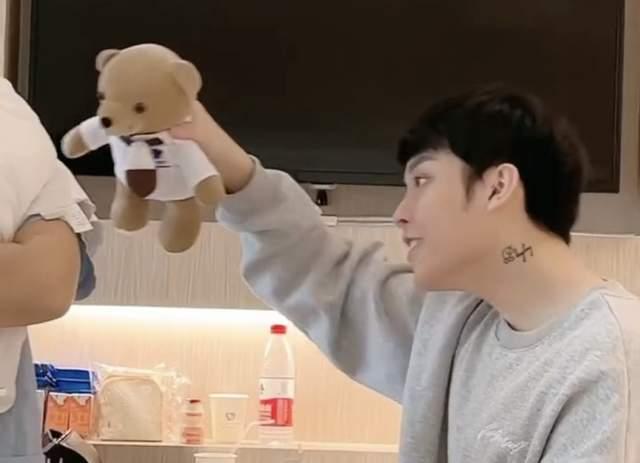 小猪先生兜儿吃瓜,瓜田里的欢乐时光