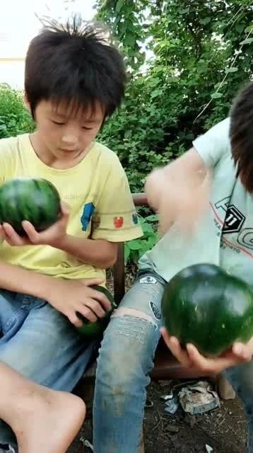 吃瓜的精神小伙,吃瓜群众视角下的精神小伙日常